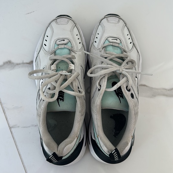 Nike shoes - Picture 2 of 4